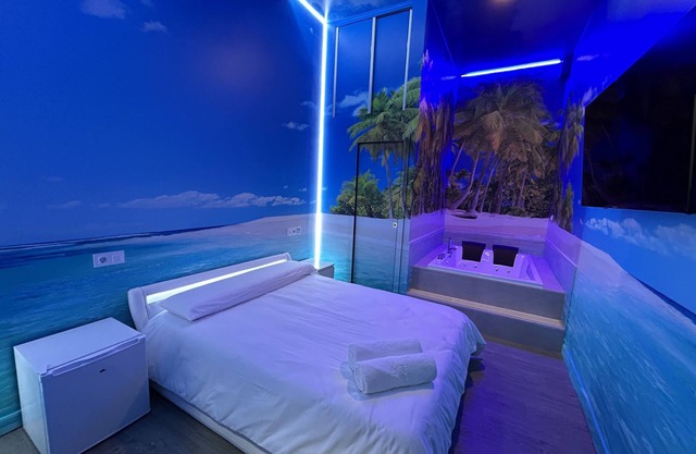 Habitación con Jacuzzi y Baño Privado