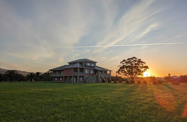 Habitación Doble en Elegante Mansión con Zonas Comunes y Jardín