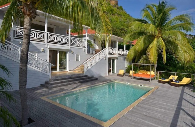 Habitation Saint Louis, 2 Min Walk to the Beach!