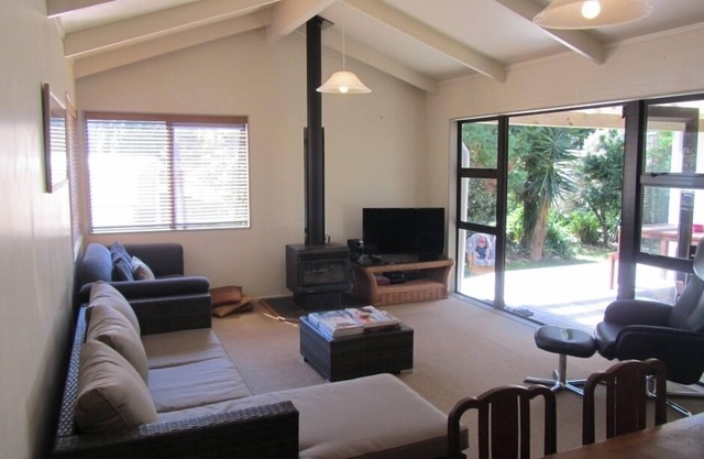 Hahei Beach Road Bach