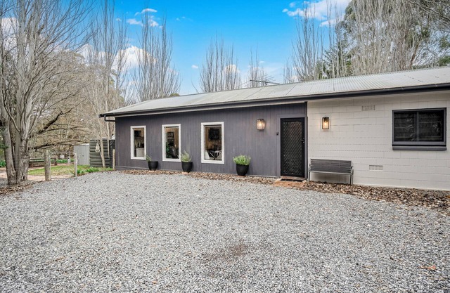 Hahndorf Providence Cottage 30 minutes from the CBD. Pet friendly. Outdoor bath