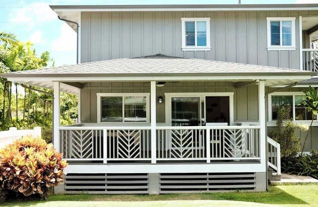 Haleaha Road - Steps to the Beach in Hau'ula