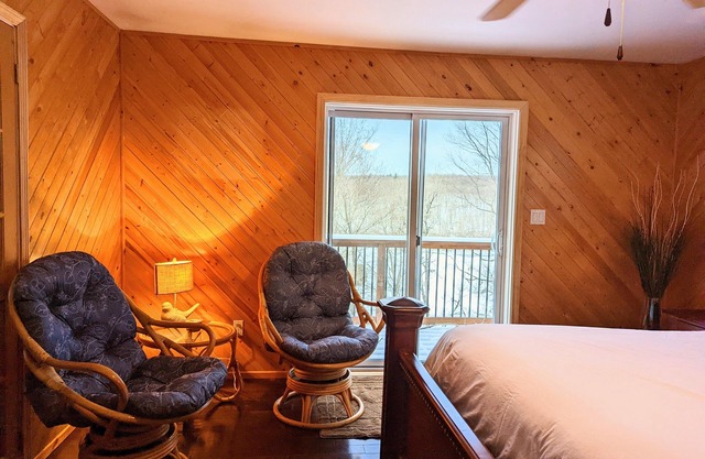 Haliburton Highlands Cottage Retreat - Your Winter wonderland awaits you!