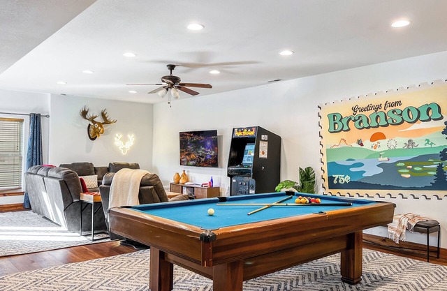 Hallmark Christmas till Feb! Gameroom, hot tub