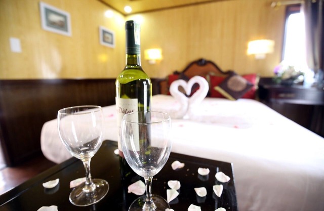 Halong Bay 2 days packaged on Deluxe Cruise