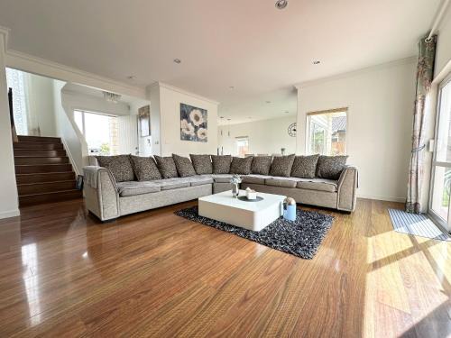 Hamilton Cozy Corner Retreat