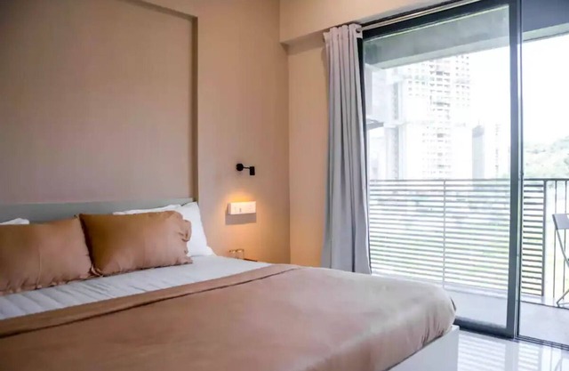 Hamlet Studio Apartments, Banernn