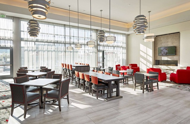 Hampton Inn Long Beach Airport