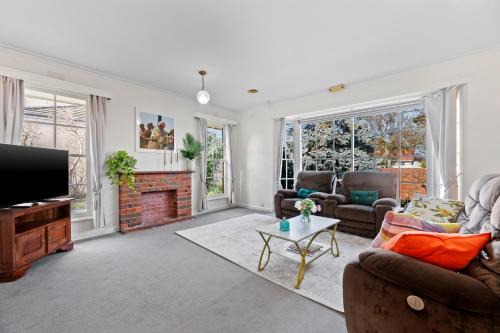 Hampton Spacious House & Pool