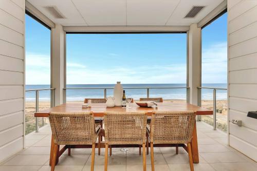 Hamptons at Moana - Panoramic Beachfront Living