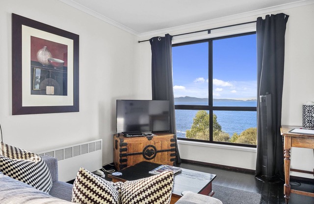 Hamptons on the Bay - 2 Bedroom Cabin