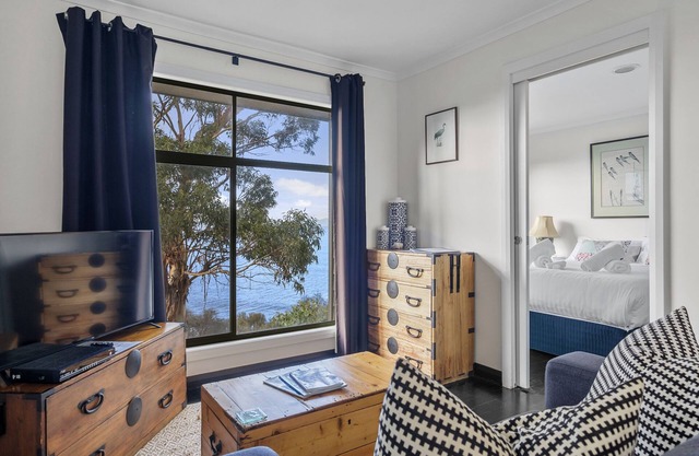 Hamptons on the Bay - Cabin with Balcony