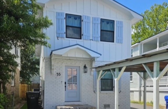 Hanover Hideaway: 4 Bedroom Downtown Charleston Beauty w/Parking