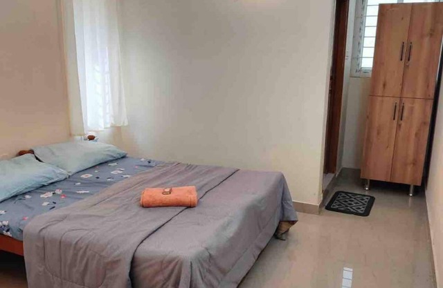 Happy Homes- Bright Airy Private AC 2 BHK