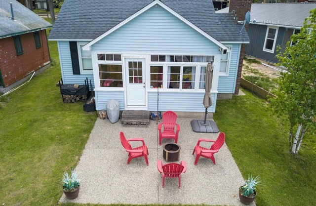 HAPPY MEMORIES ON HENDERSON LAKE! Hunt, Fish, Relax, ENJOY!