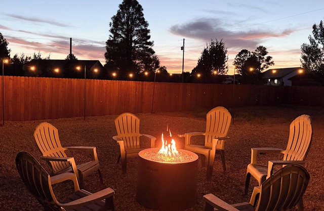 Happy Pines Hideaway | Fenced Yard~Fire Pit~Bunks