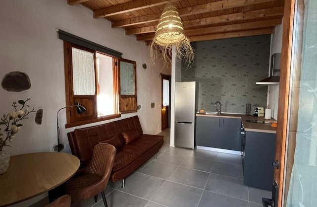 Haría Holidays with Mountain Views, Shared Pool and Wi-Fi