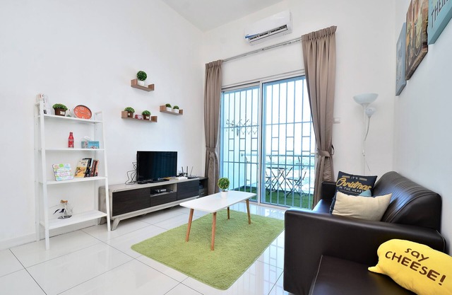 Harmony Cozy 6-8 Pax walking distance to IOI Mall LRT