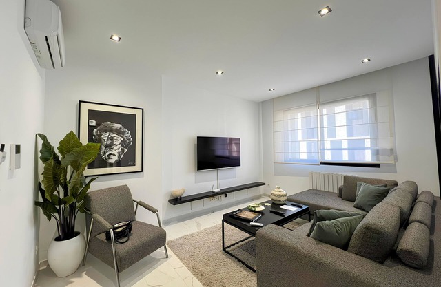 Harmony Haven II : Apartment with Pool & Gym
