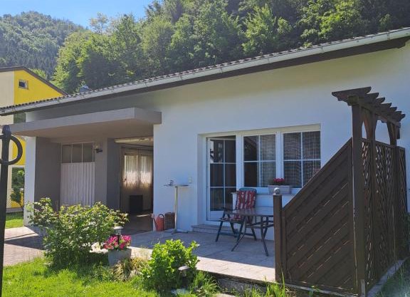 Haus beim Wasser im grünen in sehr ruhiger Lage!