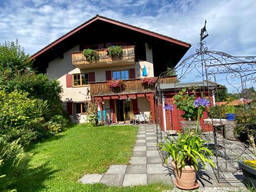 Haus im Oberland FeWo Berg