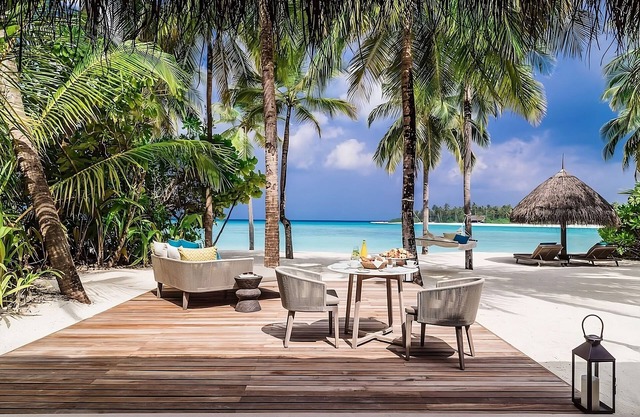 Haven of Relaxation! Balcony w/Beach View, Private Indoor Spa Tub, Outdoor Pool