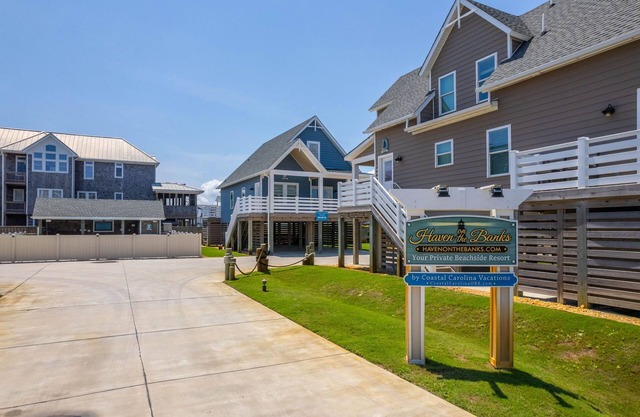 Haven on the Banks: Semi-Oceanfront, Community Pool, Perfect for Wedding Parties