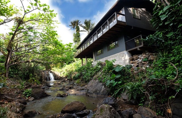 Hawaii's best waterfall retention in Honolulu