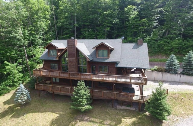 Hawthorne Valley #7- Seize The Moment- Perfect for Large Groups - Over 5500 Sq Ft! by RedAwning
