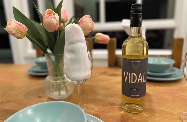 Hay Bay waterfront retreat - Joyce's cottage