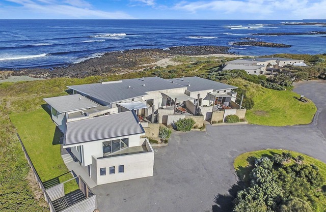 Hearns Beachside Villa 7