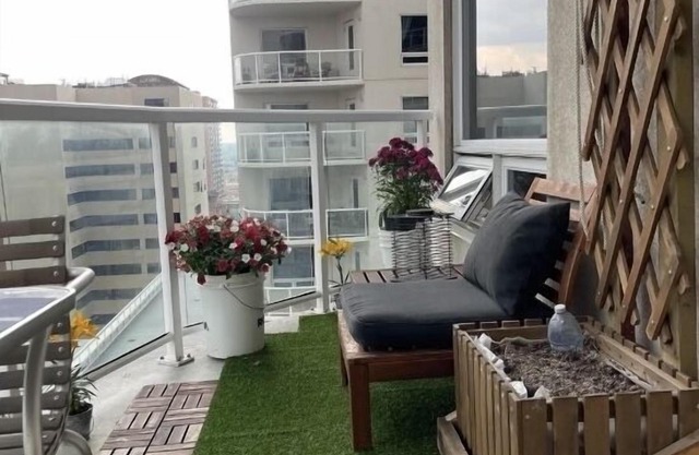 Heart of Downtown Edmonton, walking distance to Rogers Place/LRT station