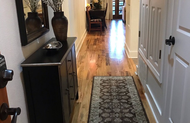 HEART OF DOWNTOWN Palafox Loft, sleeps 6