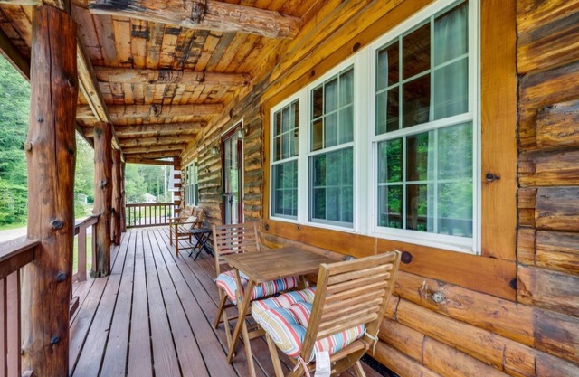 Heart of Lincoln - Modern Log Cabin, Steps from Main St, Mountain Fun,& Dining n