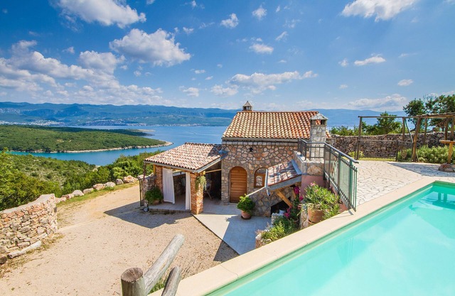 Heated garden pool with sea view, eco/robinson villa, children's playground, private st