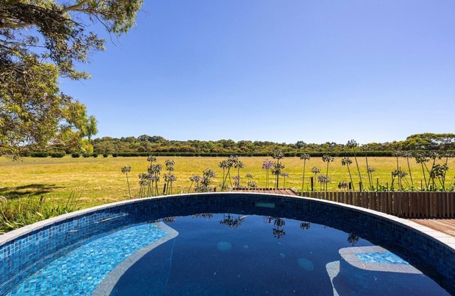 Heated Plunge Pool and Tennis Court - Flinders