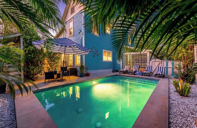 Heated pool, Ferry to AMI beach, bar grill firepit