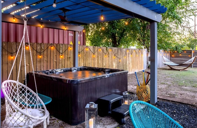 Heated Pool Haven w Hot Tub 3 min to DT