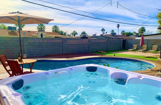 Heated Pool & Hot Tub ⭐️ Mins to Old Town, ASU, Hiking and ⛳️