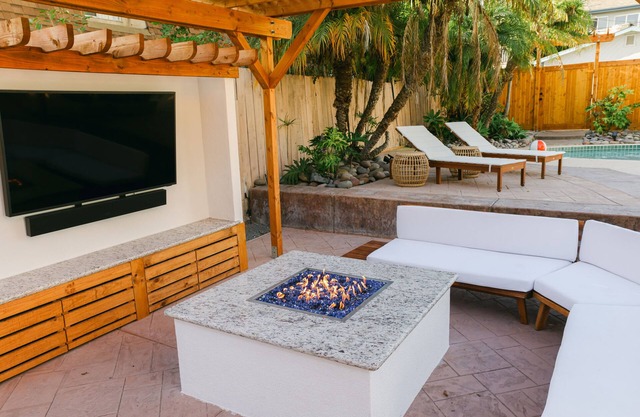 Heated Pool+Spa+Outdoor TV - Family and Large Group Paradise - Sleeps up to 10