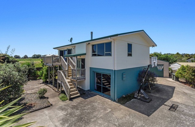 Heavenly on Riverside - Whakatāne Holiday Home