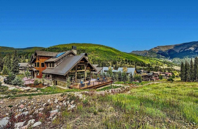 Heavens Gate! Luxury custom 8 bedroom ski in/out home
