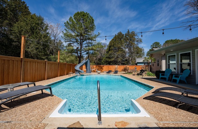 Heber Springs Home w/Heated Pool! Walk to Sandy Beach & Greers Ferry Lake!