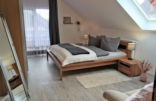 Helle Ferienwohnung mit Überdachtem Balkon und Schöner Aussicht