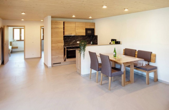 Helle Ferienwohnung mit Voll Ausgestatteter Küche