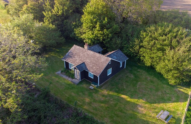 HENLLYS LODGE, pet friendly, with open fire in Newport, Pembrokeshire