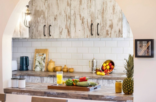 Herakles House, fully fenced, garden & large terrace, 10 min drive to Nafplio