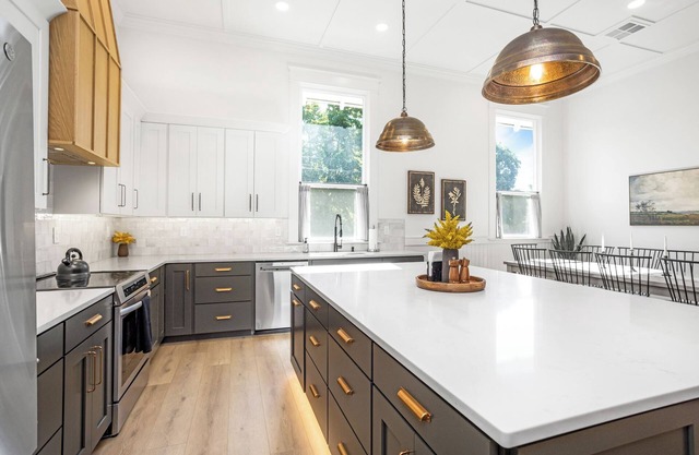 Heritage Heights-Close to Downtown & Pioneer Park - Luxury Finishes - EV charger
