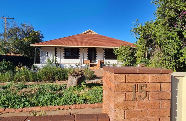 Heritage Home in the middle of town and 4 mins to marina foreshore and beach.