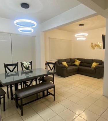 HERMOSA CASA PRIVADA EN FRACC VALLE VERDE, AL SUR DE LA CIUDAD.